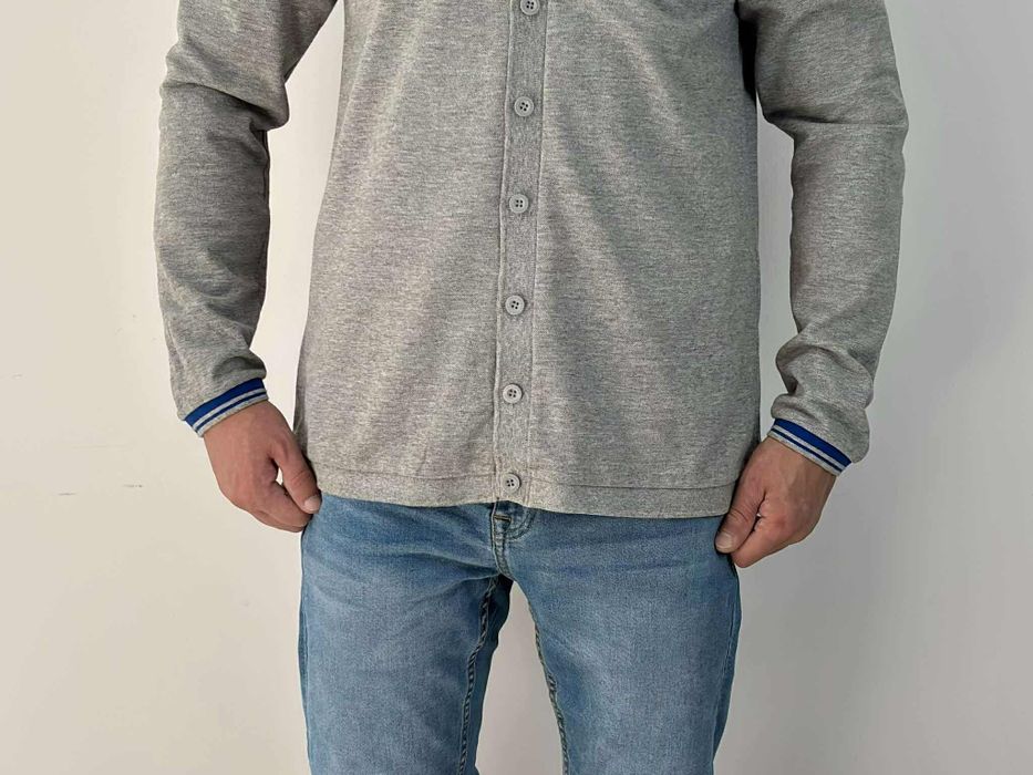 Fred Perry kardigan sweter męski L/XL 
Rozmiar L/XL 
Osoba na zdjęciu