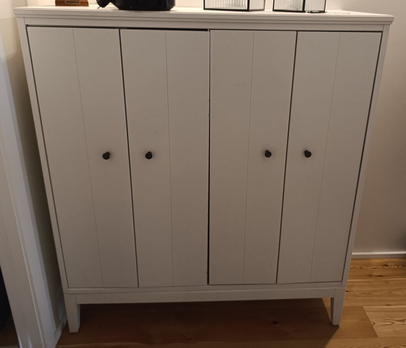 Armário com portas dobráveis