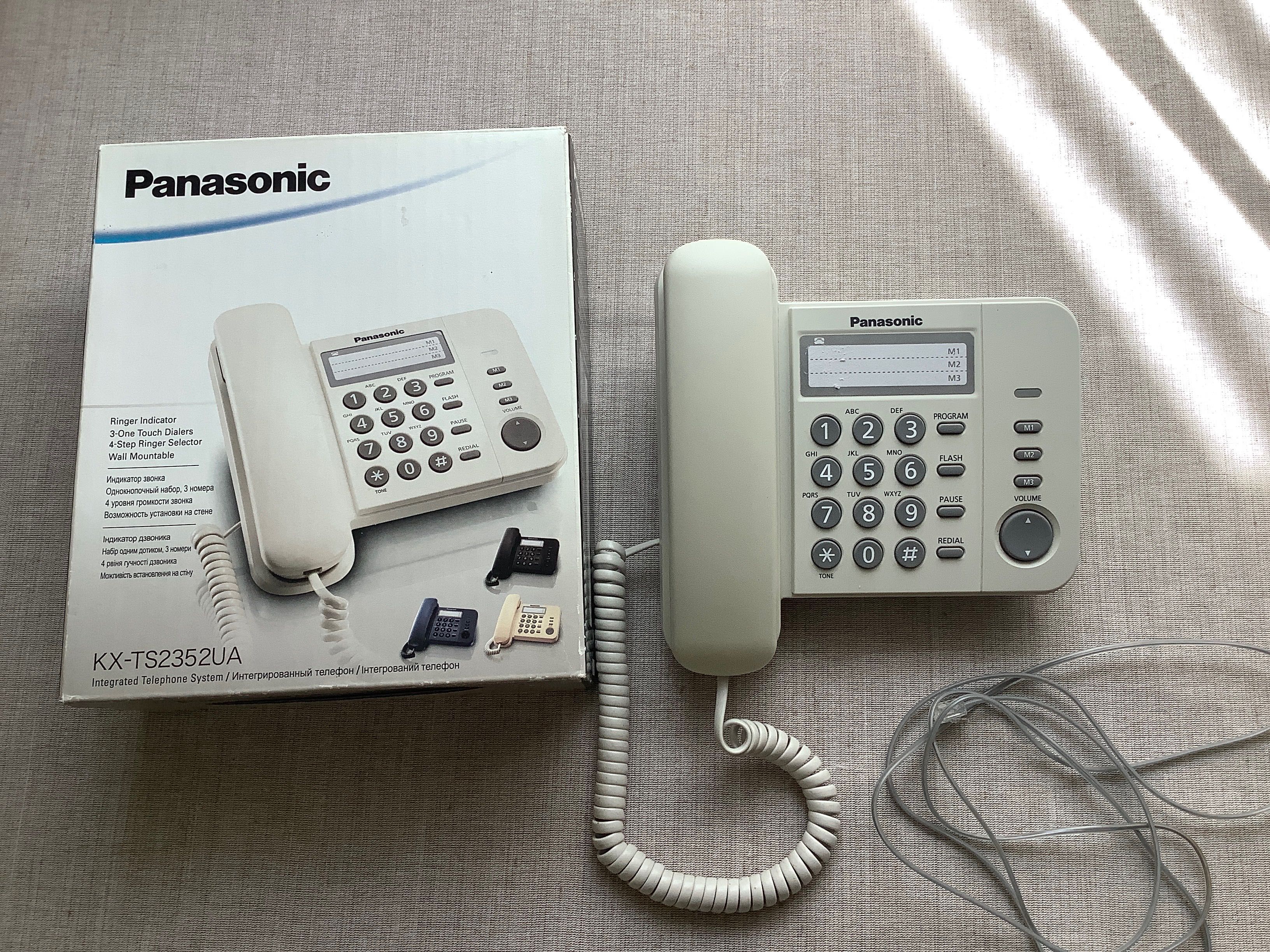Телефон  Panasonic KX - TS2352UA