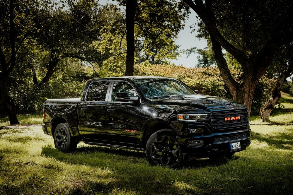 RAM 1500 4x4 LIMITED BLACK etorque RED EDITION - sprawdź