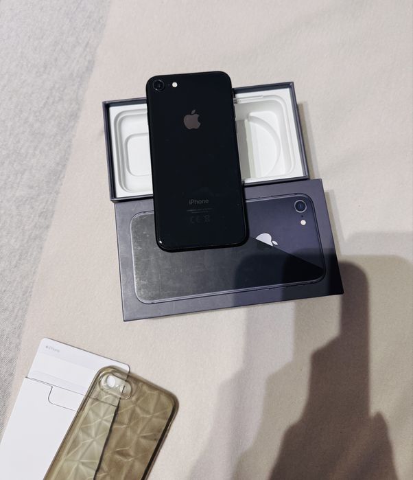 Iphone 8 64 GB. CZARNY
