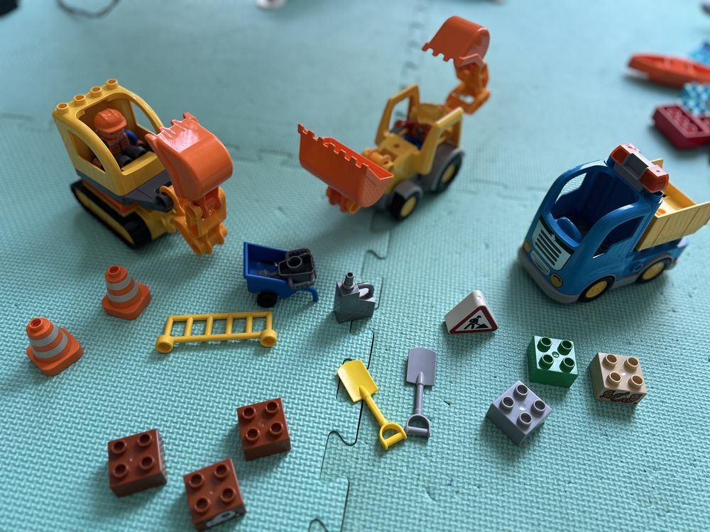 Lego Duplo 10811 i 10812 koparko-ładowarka ciężarówka koparka gąsienic