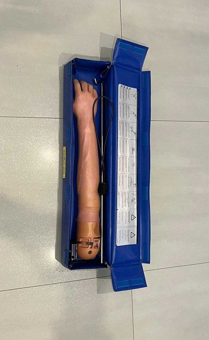 AMBU IV TRAINER - ramię do nauki wkłuć I.V.