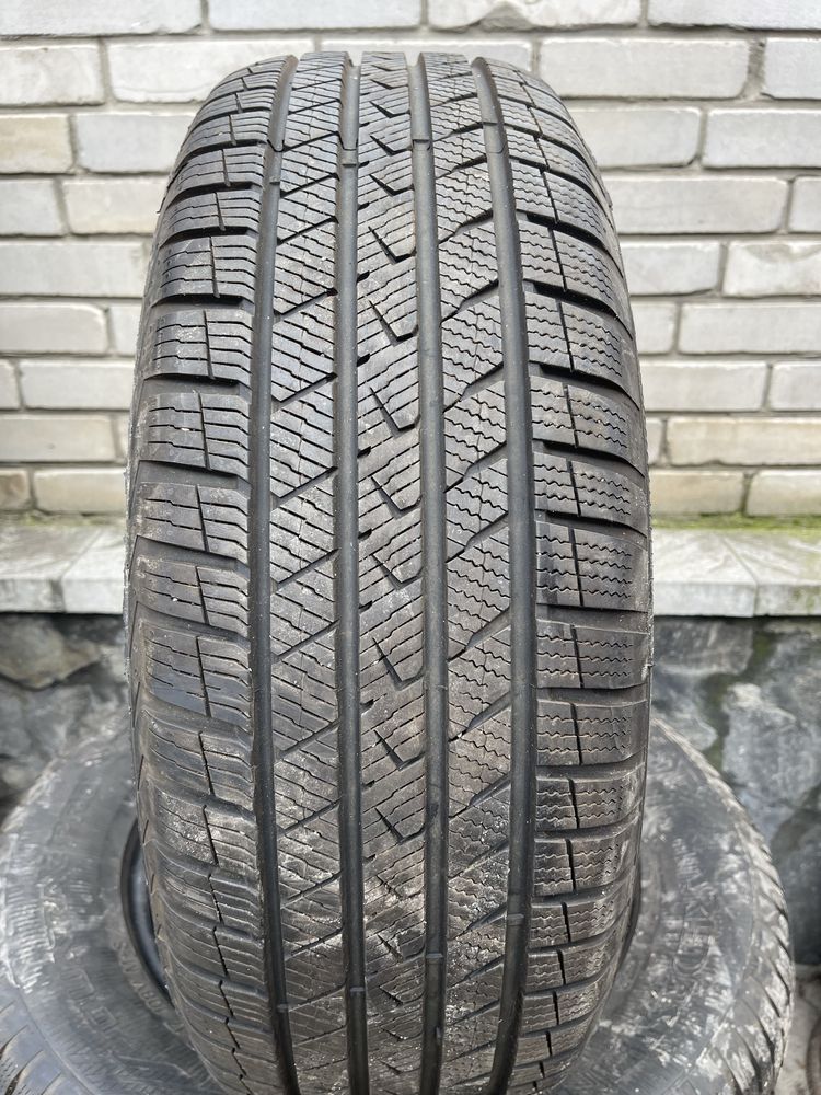 Резина Літо б/у Vredestein 235/65R17