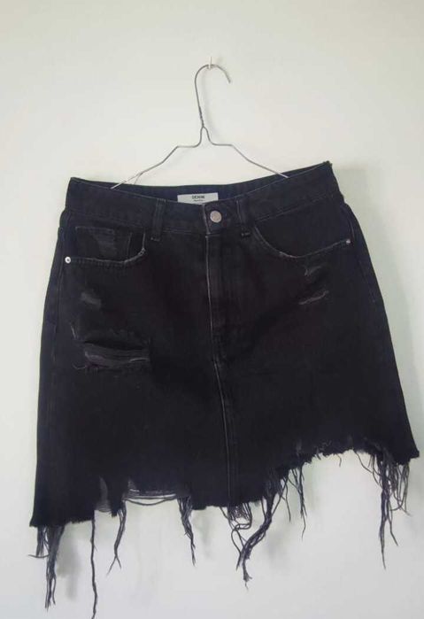 Saia Bershka ganga preta rasgada