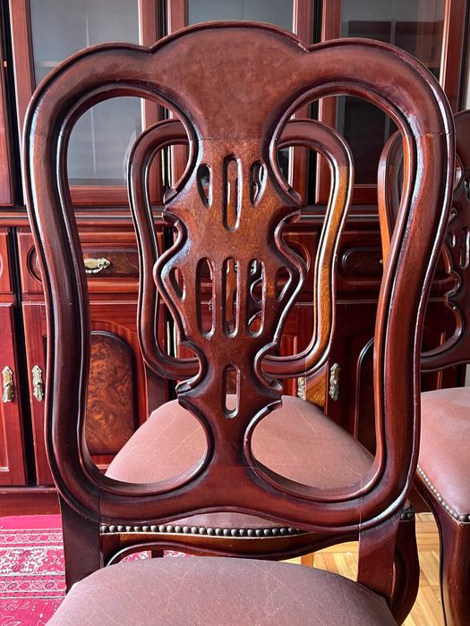 Conjunto de 4 cadeiras de jantar, em madeira de carvalho