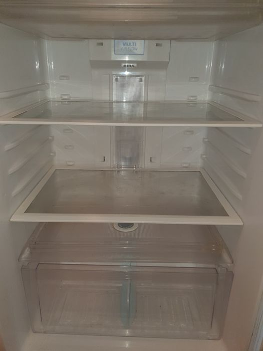 Холодильник LG чудовий стан