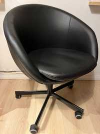 Krzesło SKRUVSTA fotel IKEA czarny ekoskóra