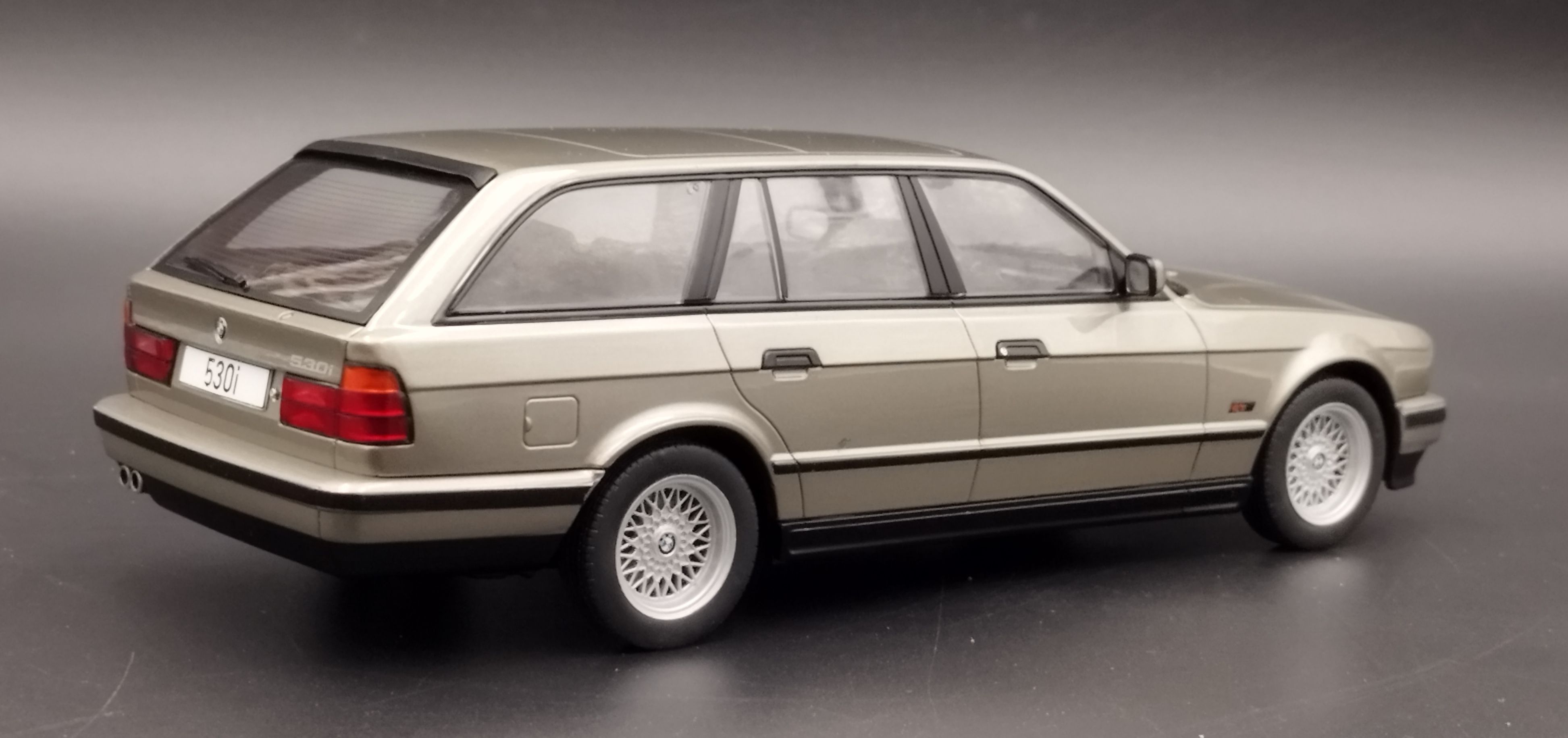 1:18 MCG 1991 BMW 540 E34 Touring  Model nowy