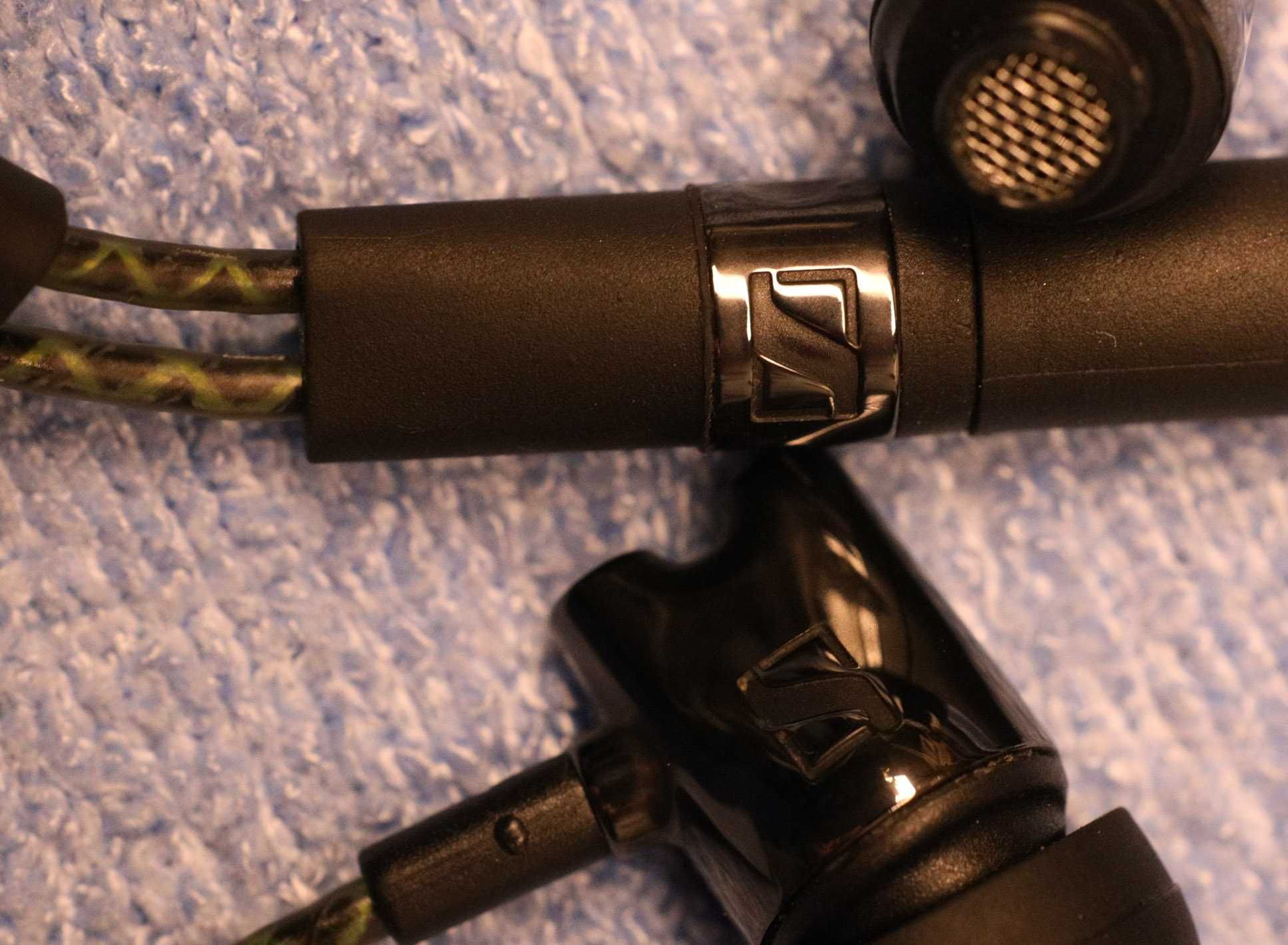 Навушники Sennheiser IE 800 преміум класу.