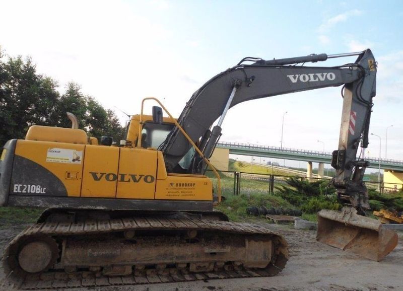 Аренда Послуги бульдозера Caterpillar, екскаватора Volvo EC210