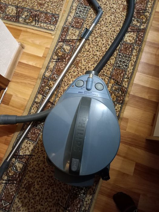 Продам отличный  моющий пылесос полный комплект Philips triathlon 2000