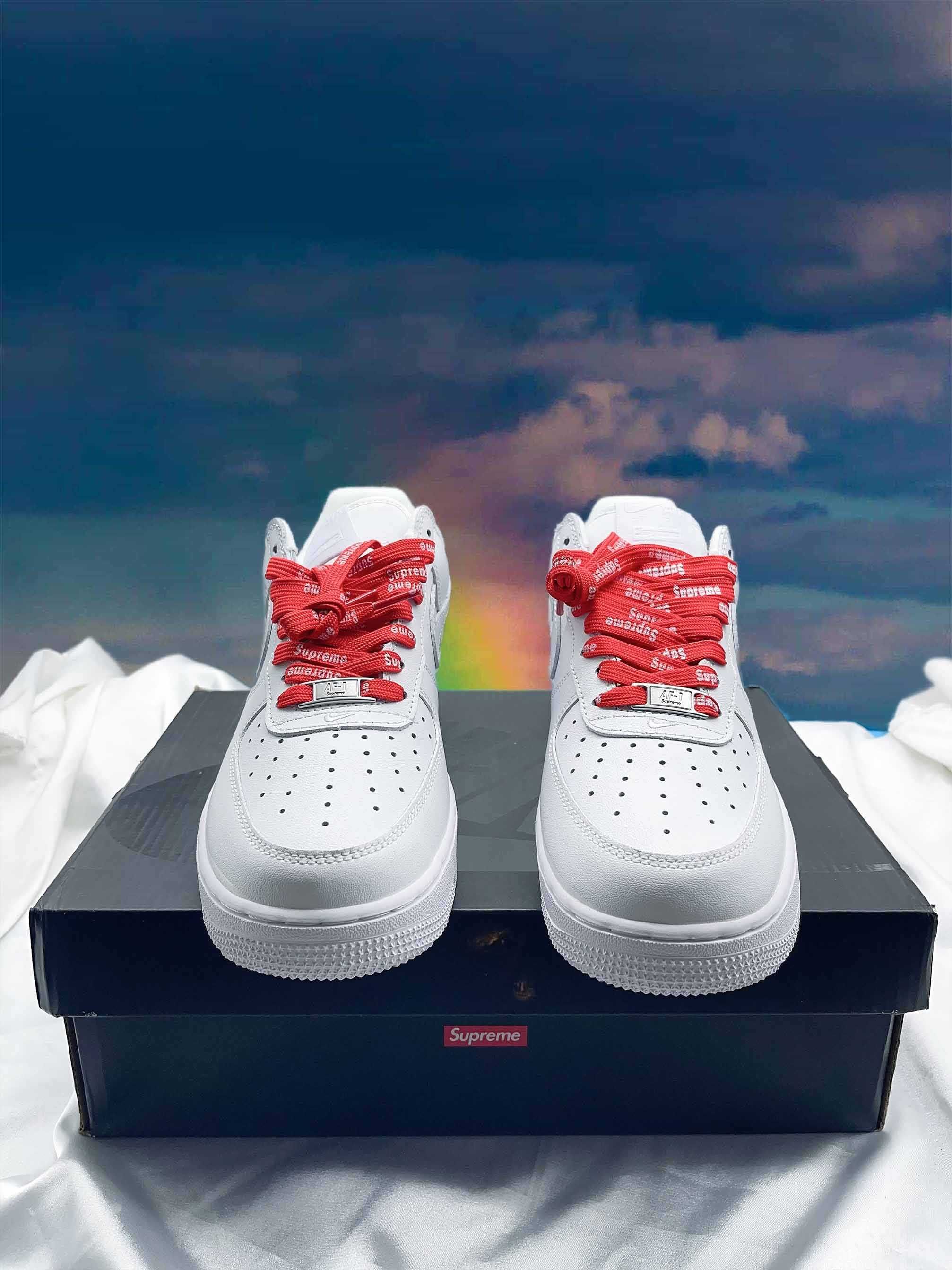 Nike Air Force 1 Low Supreme White.	44
