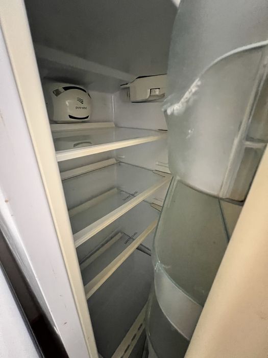 Frigorifico com congelador (geladeira), maquina de lavar roupa e micro