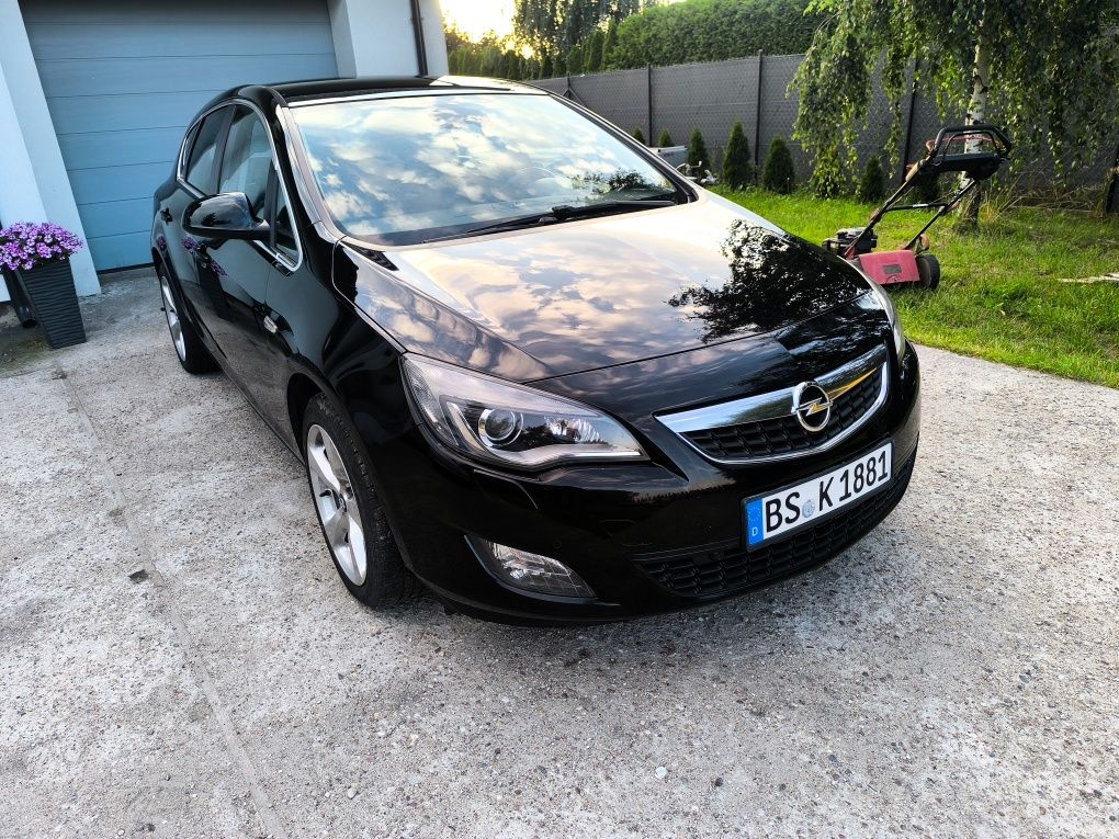 Opel Astra J 1.6benzyna Cosmo bi-xenon Led