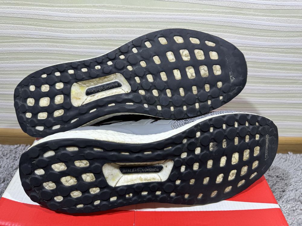 Кроссовки Adidas Ultraboost Розмір 46 Original Взуття