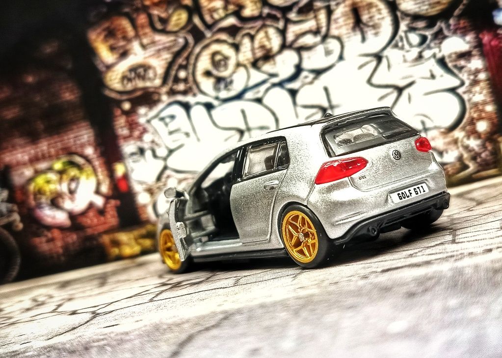 Model Volkswagen Golf MK7 GTi Bburago