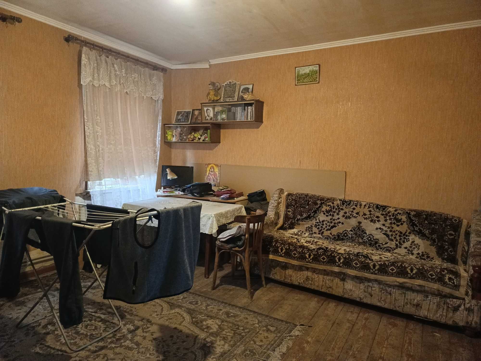 Продаю добротный кирпичный дом гМерефа удобный рн.