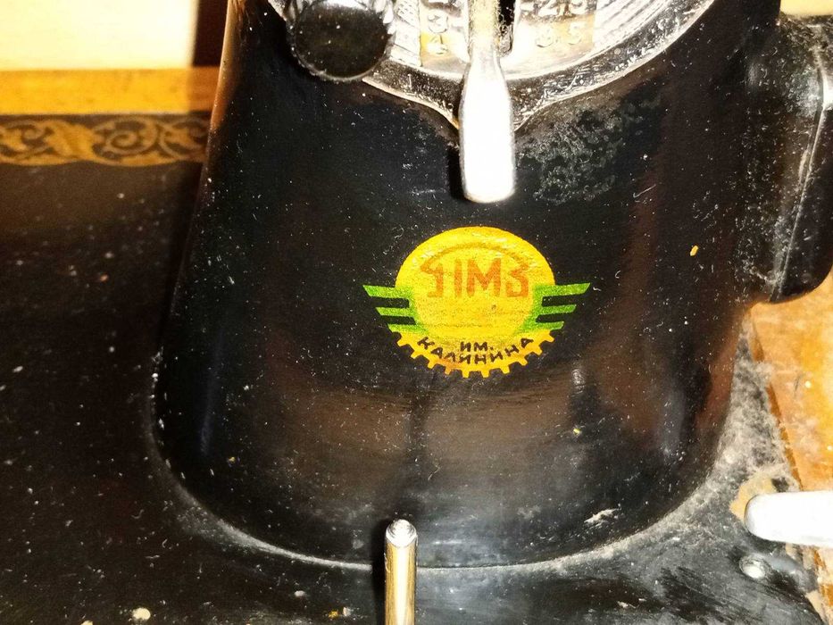 Старая швейная машинка