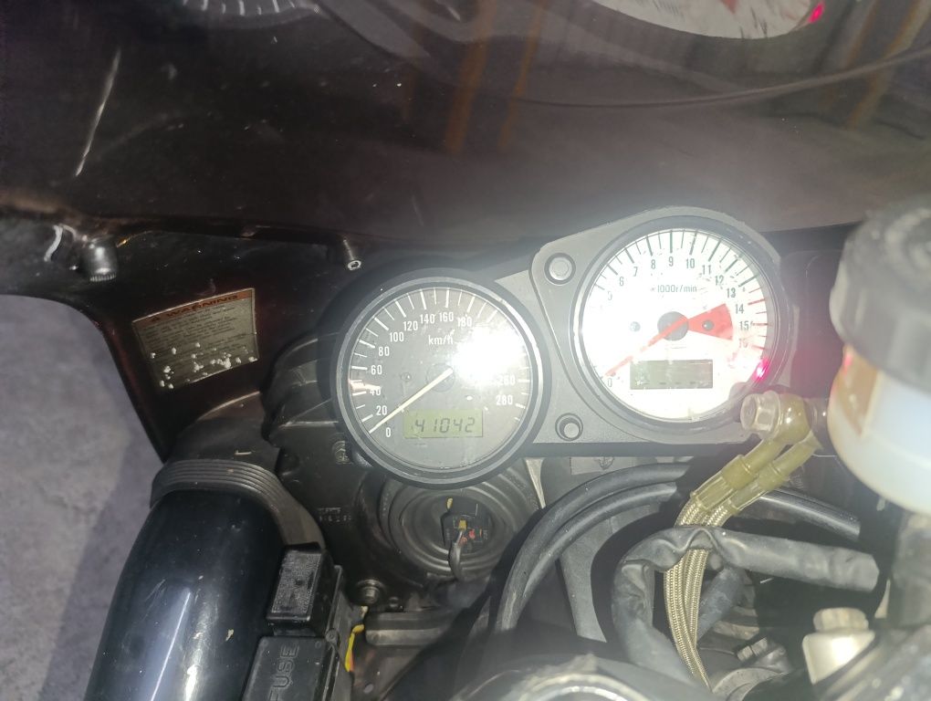 Suzuki GsxR 600 Srad ler descrição