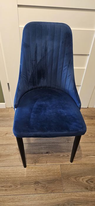 Krzesło  do jadalni z Holmi . 1 szt 90 zł / za 210