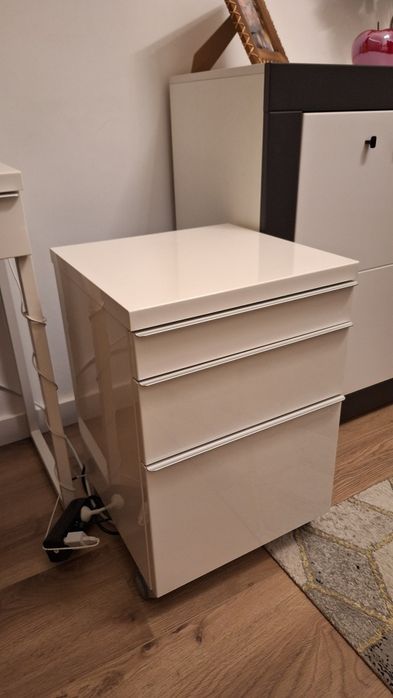 IKEA komoda na kólkach Besta Burs