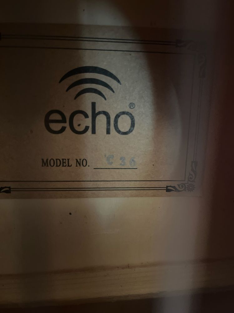 Gitara echo bez jednej struny