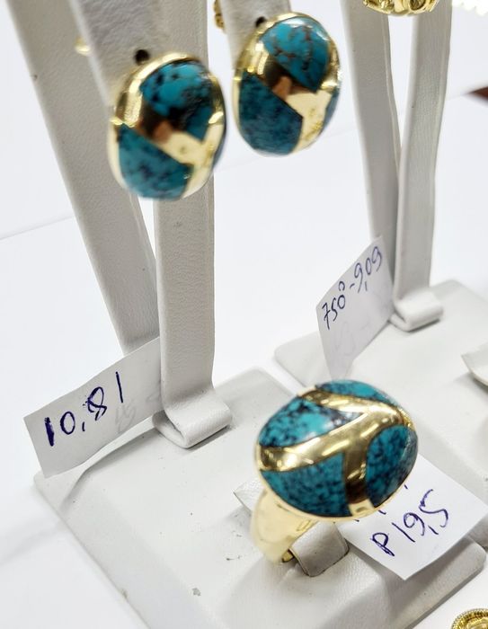 Продам золотые изделия с бирюзой и полудрагоценнымикамнями