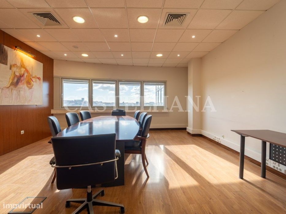 Escritório com 100m2 no Centro do Porto