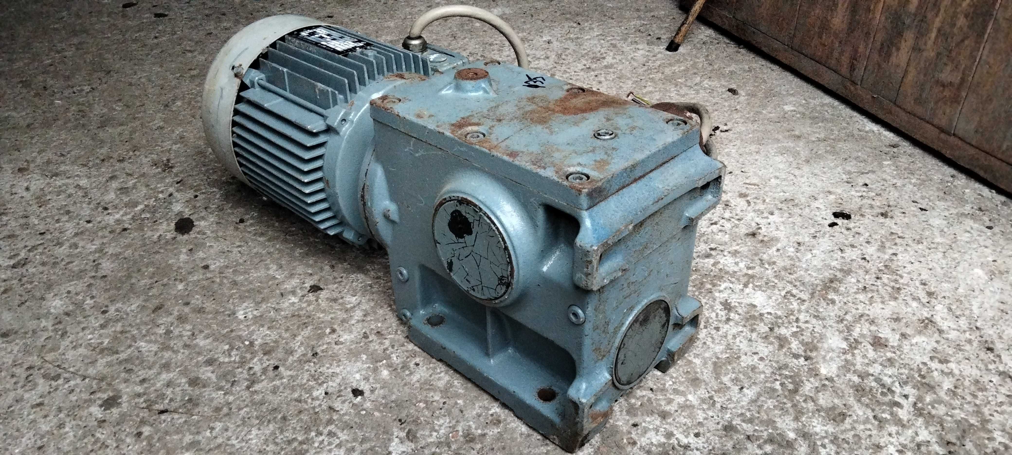 Motoreduktor SEW 1,5 Kw 15obr/min 380V stan bdb ośka 35mm