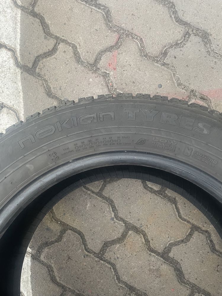 Зимова гума Nokian 235/55/r17 2018