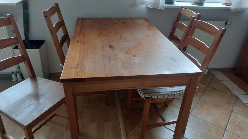 Stół z 4 krzesłami Ikea