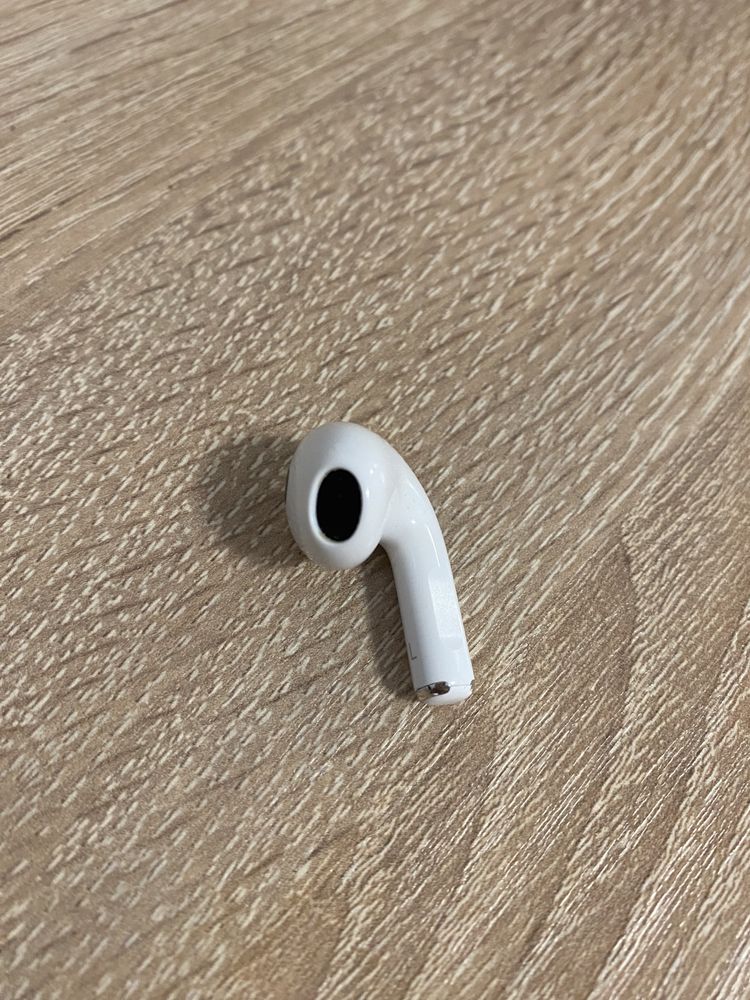 Apple AirPods 3 with Lightning Charging Case Original