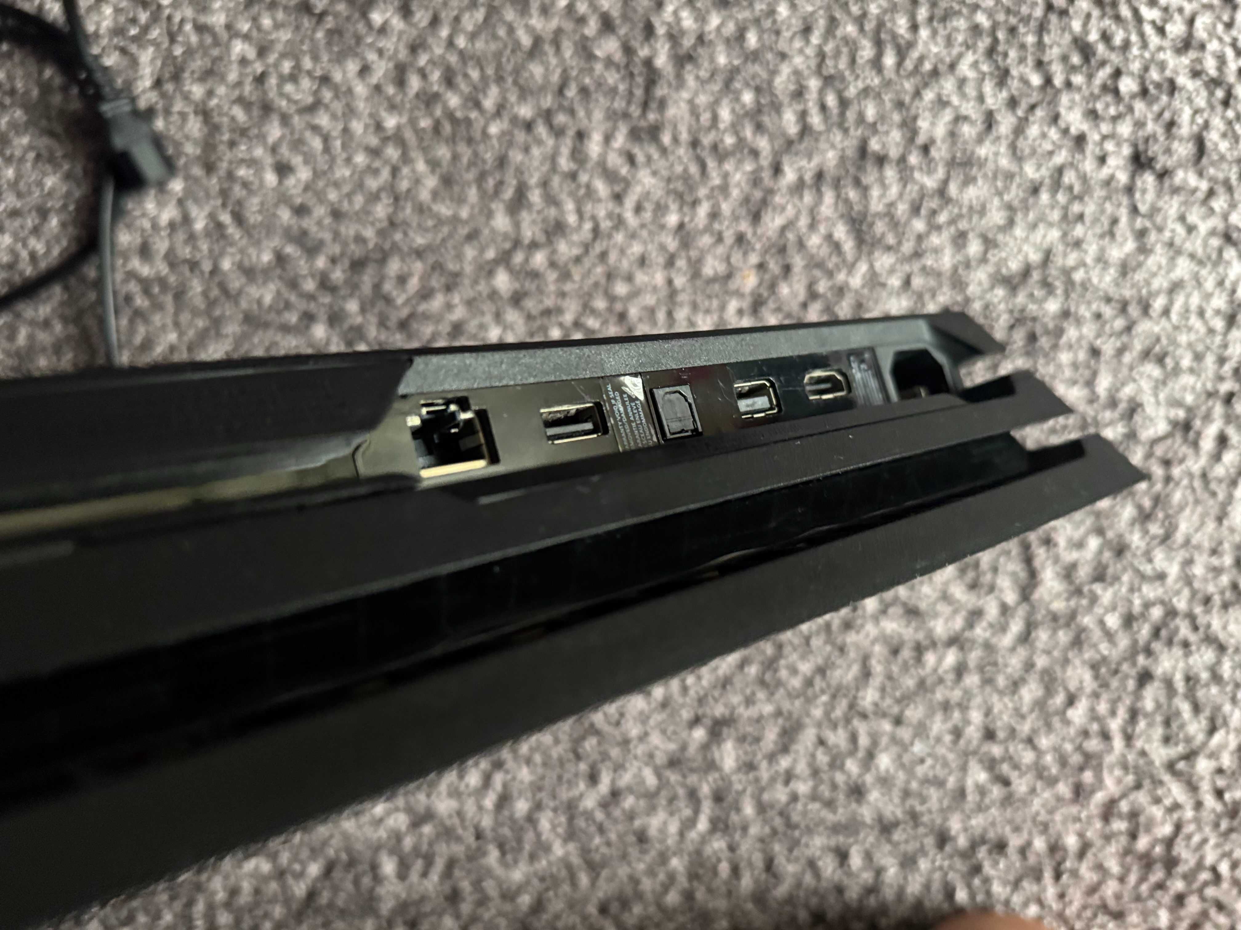 PlayStation 4 Pro 1TB + геймпад, ідеальний стан