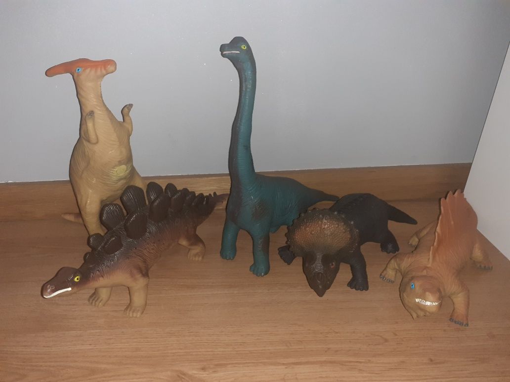 Baixa de preço!! 5 Dinossauros plástico maleável 32 cm
