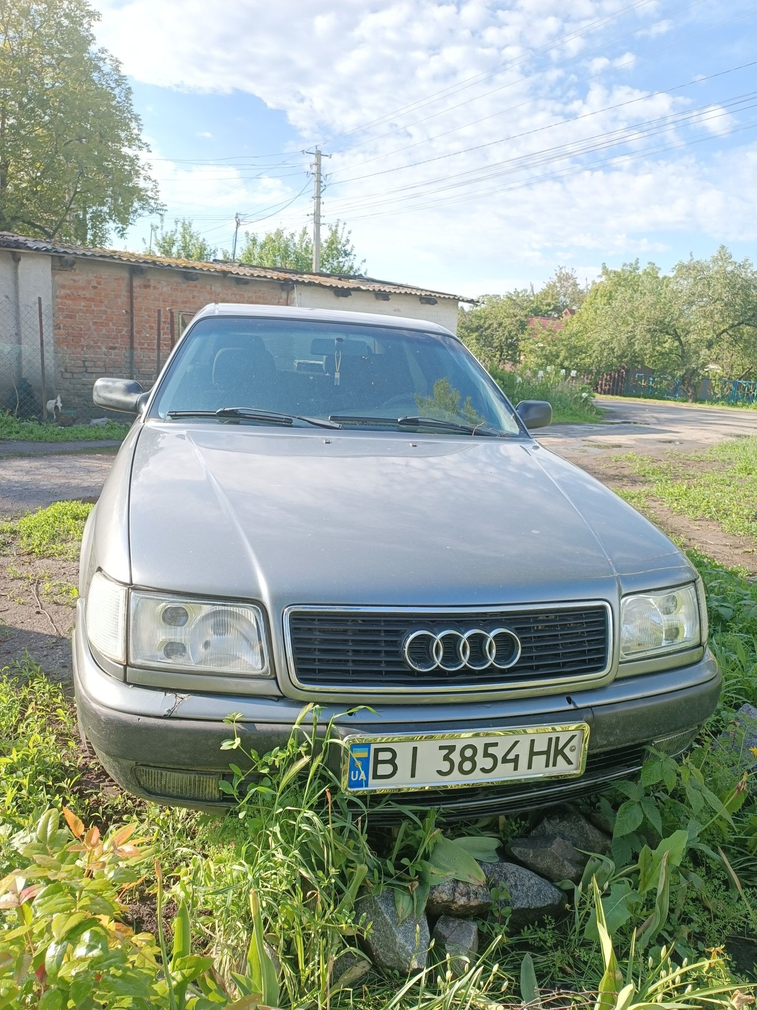 Продам авто Audi в доброму стані  1991 року.Обєм двигуна 2.0,бензин .