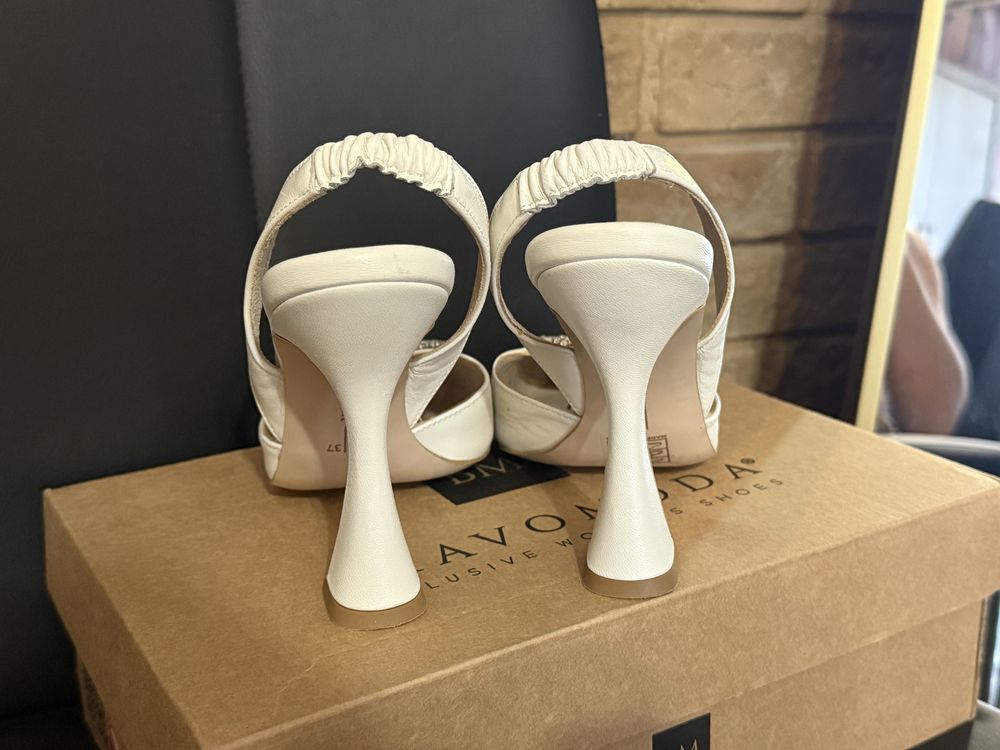 Buty ślubne skórzane białe czółenka ślubne