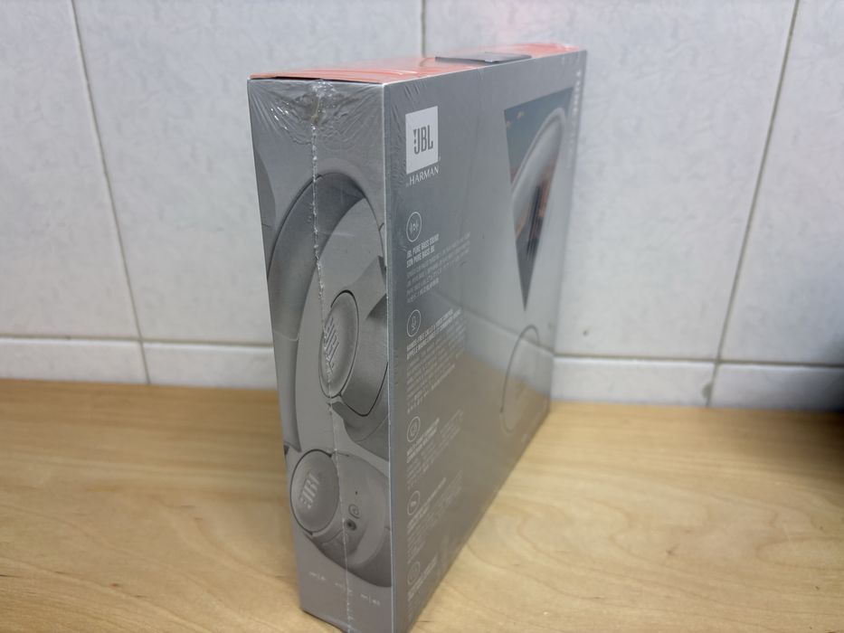 Auscultadores JBL by Harman Tune 710BT - cor branca, caixa selada