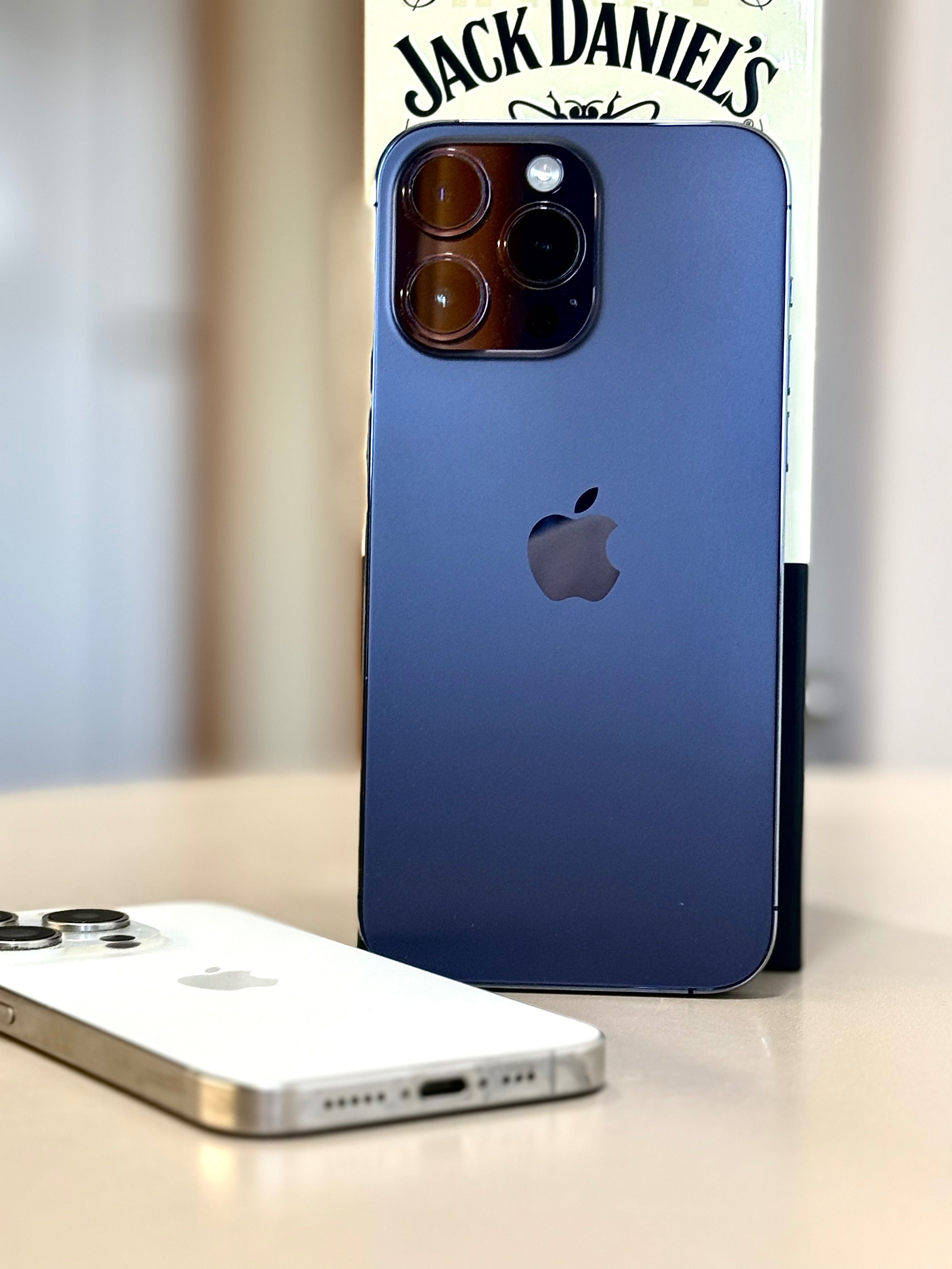 iPhone 14 Pro Max semi novo, sem detalhes