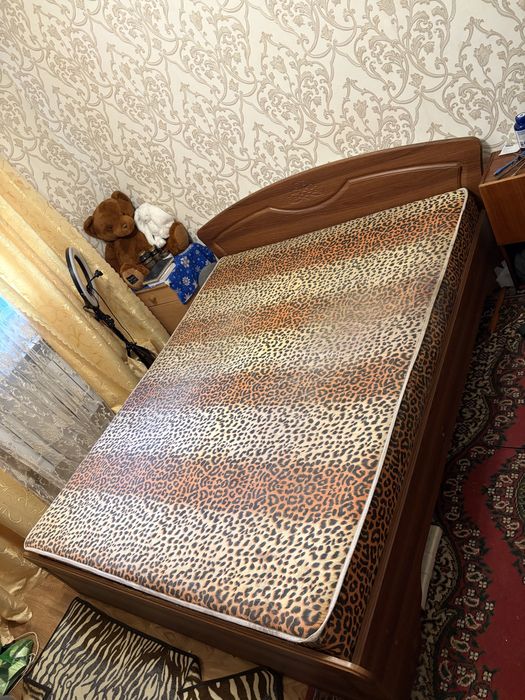 Продам кровать+в подарок матрасс