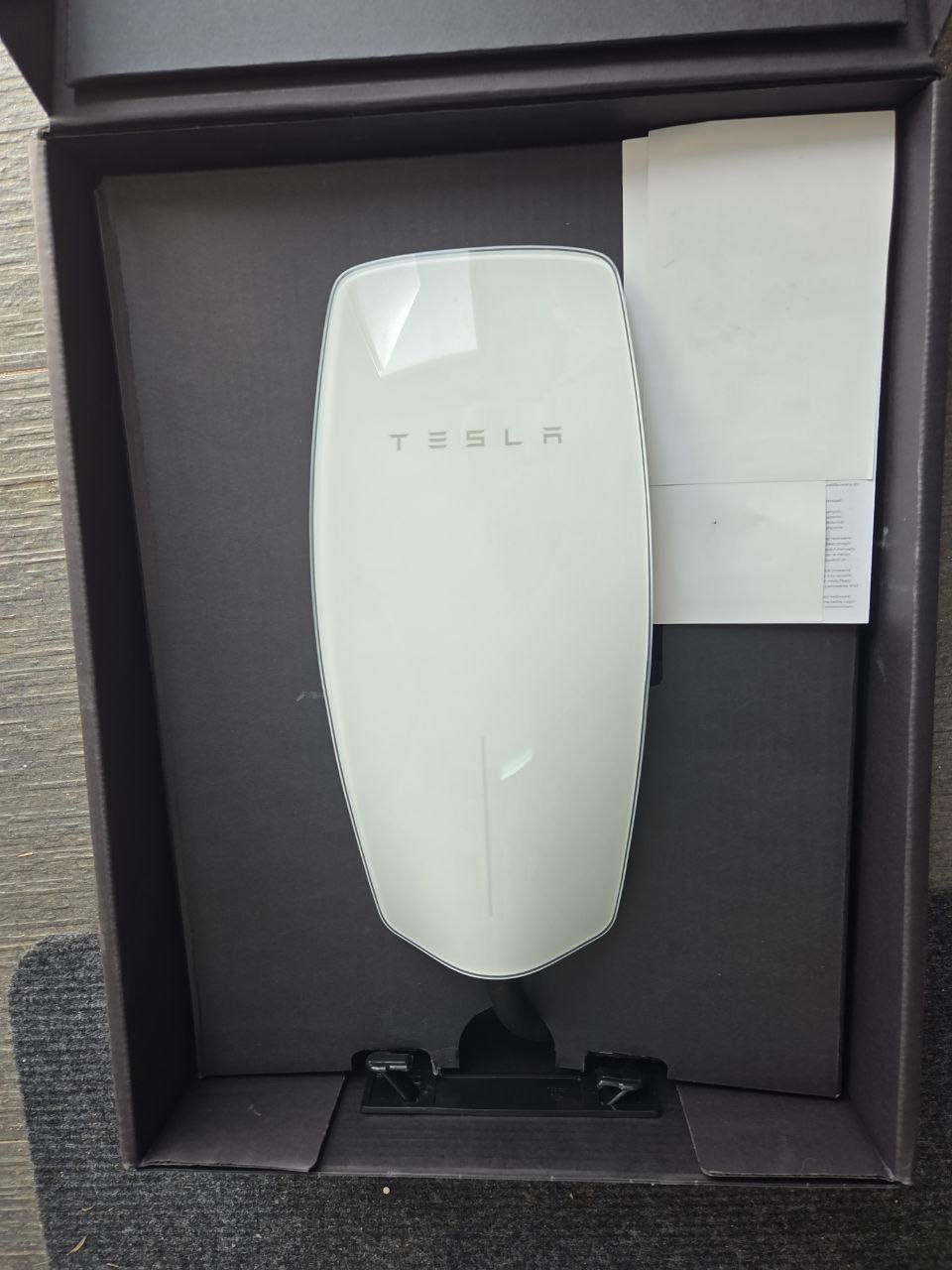 Tesla Wall connector NOVO