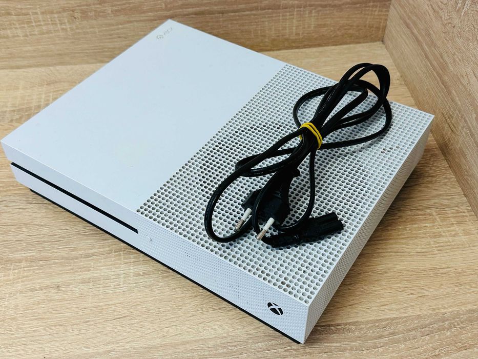 Konsola Microsoft Xbox One S 1TB Stan przeciętny Opis