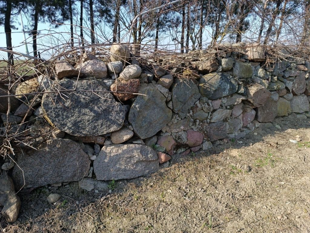Kamienie łupane na ogrodzenie