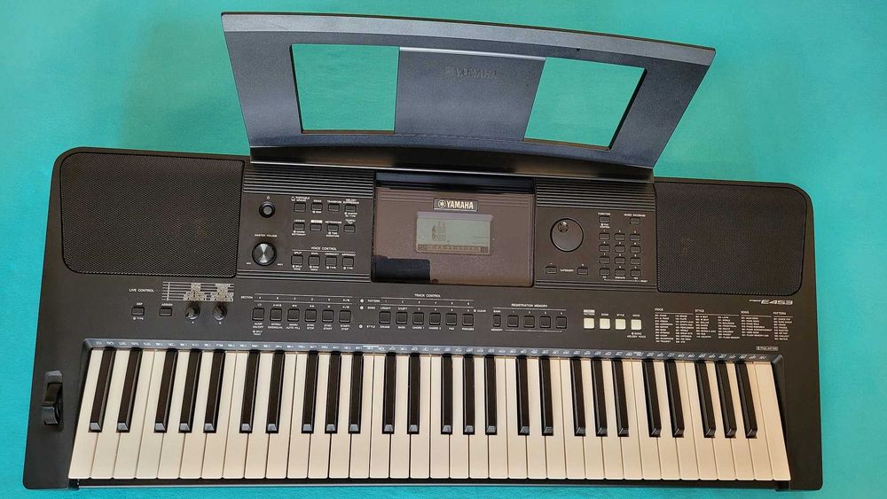 Keyboard Yamaha PSR-E453 + zasilacz, futerał, karton, instrukcja PL