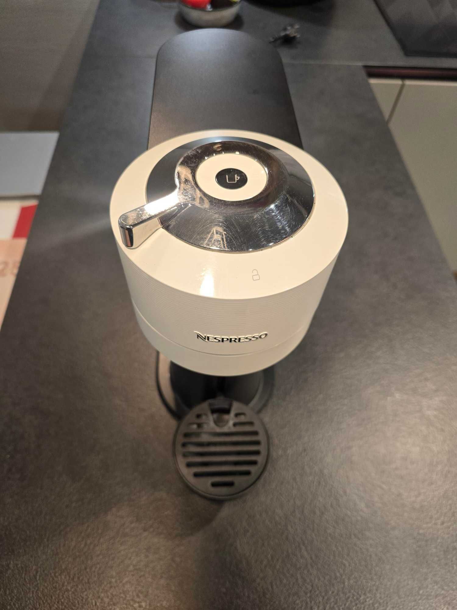 Biały Ekspres Nespresso Vertuo Next