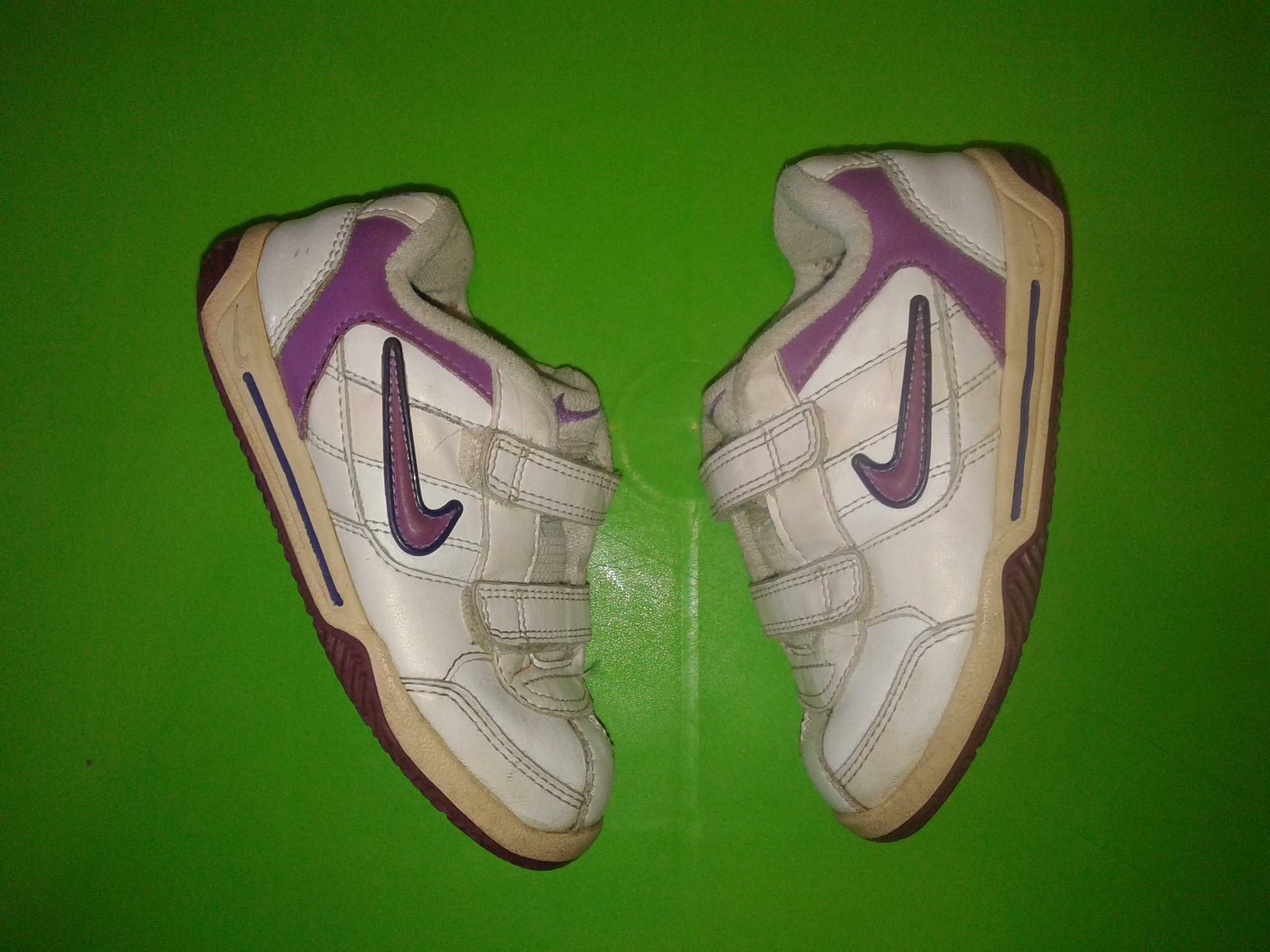 Buty dla dziewczynki 27 Nike.