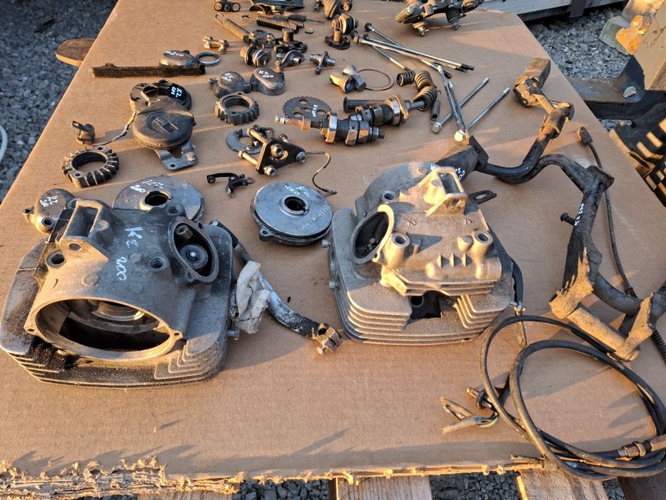 Kawasaki kz 200 głowica  emblemat amortyzator części