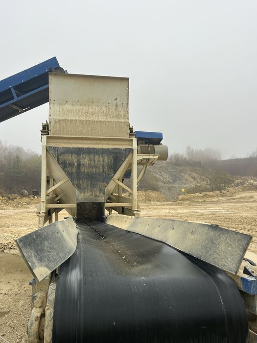 Przesiewacz z zestawem taśmociągów