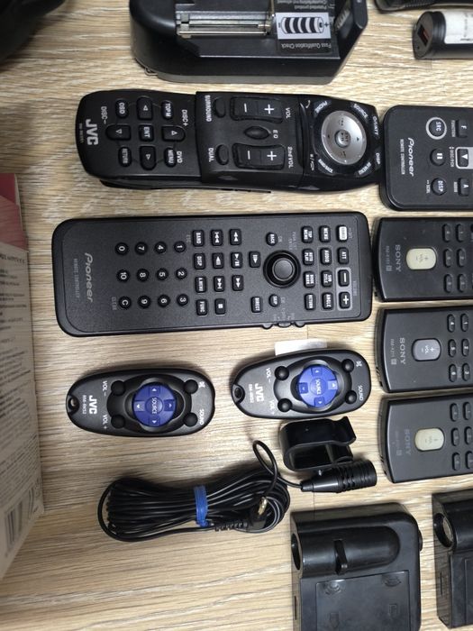 Авто аксессуары ,пульты, держатели,зарядные