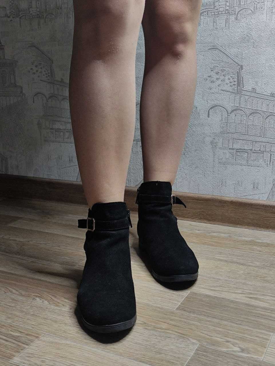 Демісезонні жіночі чоботи